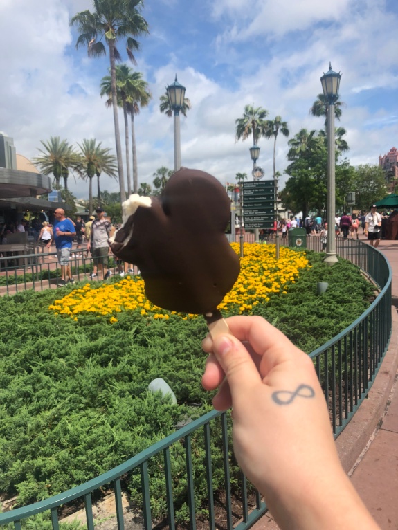 Savannah Blogger, Being Mrs. Fowler, shares her favorite food, Walt Disney World, Magic Kingdom, Animal Kingdom, Hollywood Studios, Disney Blogger, Foodie (14)