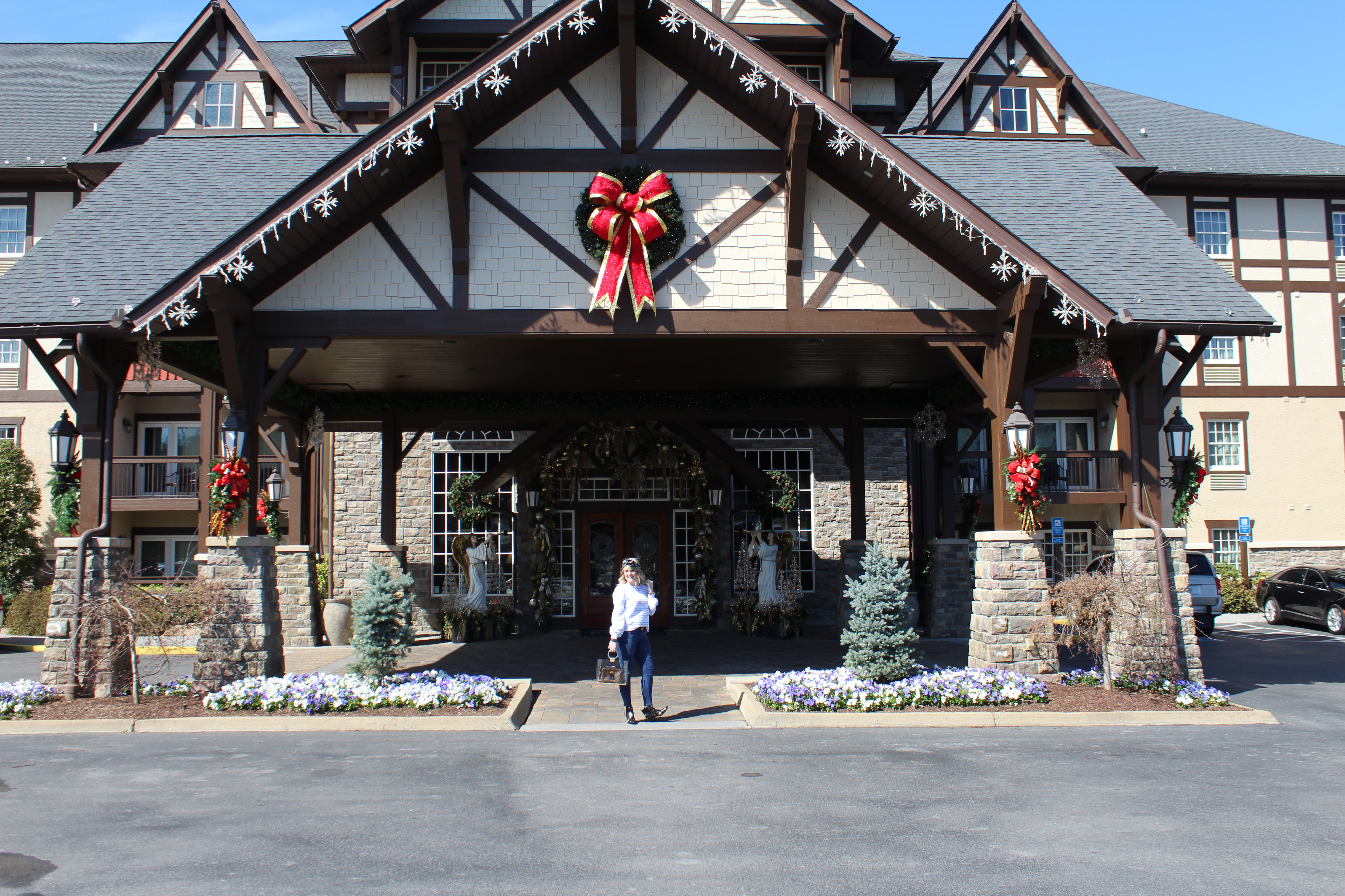 Being Mrs. Fowler, Savannah Travel Mom Blogger, Inn at Christmas Place, Gatlinburg and Pigeon Forge Vacation (19)